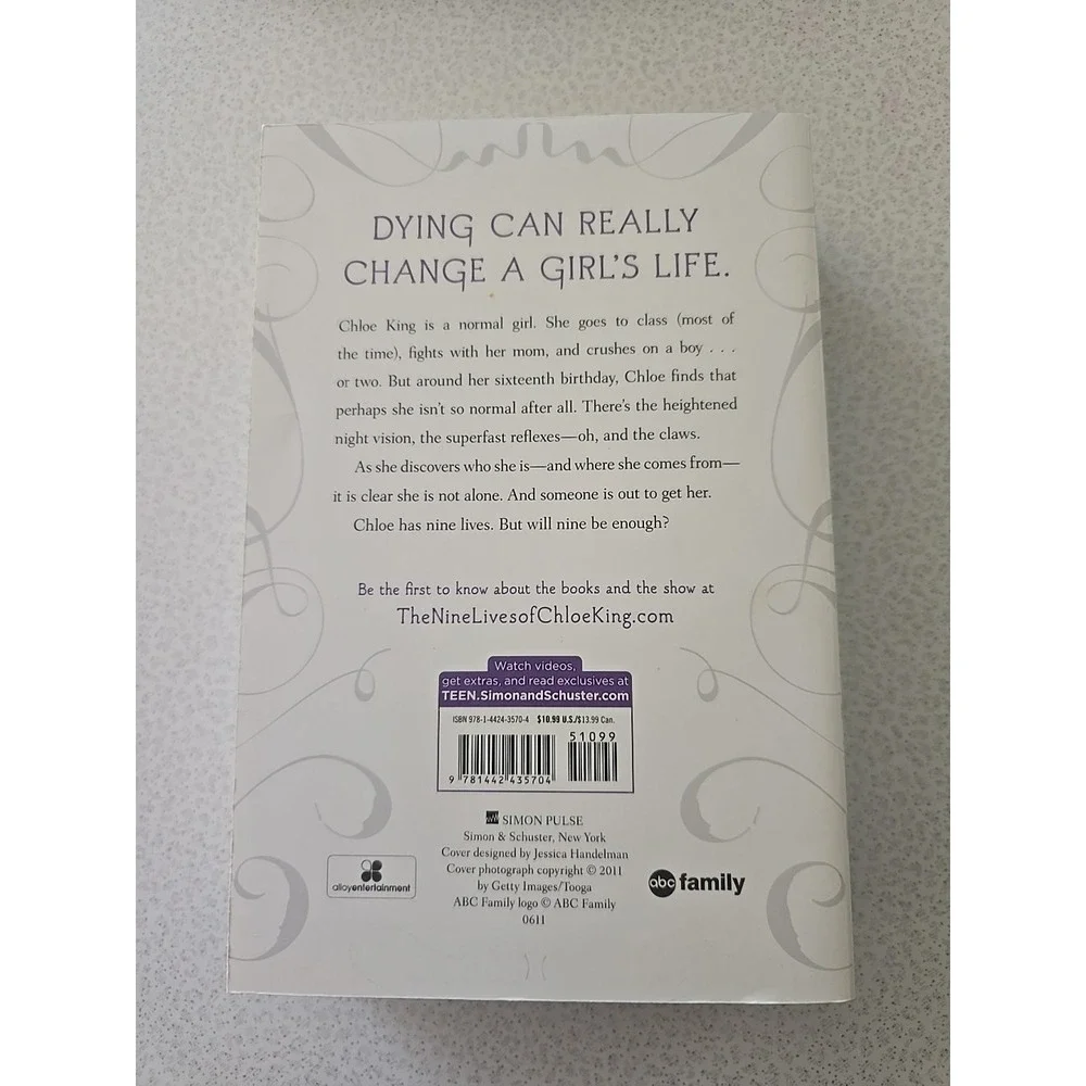 The Nine Lives of Chloe King : The Fallen; The‎ Stolen; The Chosen - Paperback